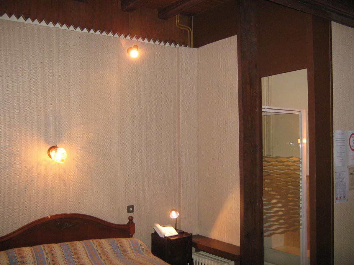 Logis Hotel Restaurant La Chaumiere ตูร์นง-โซร์-โฮน ภายนอก รูปภาพ